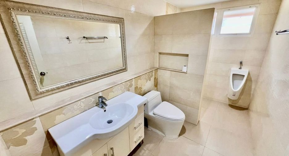 For rent 3 bedrooms villa in Bang Lamung, Chonburi