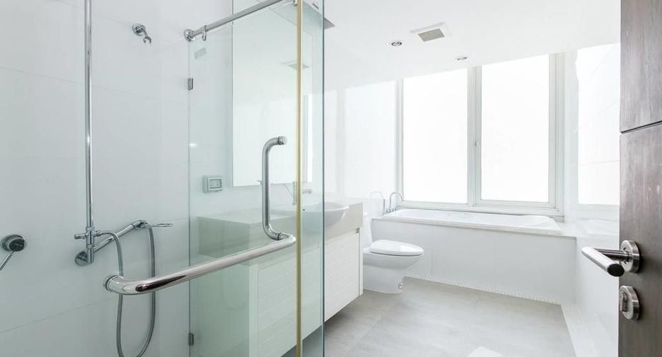 For rent and for sale 3 bedrooms condo in Khlong Toei, Bangkok