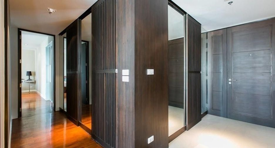For rent and for sale 3 bedrooms condo in Khlong Toei, Bangkok