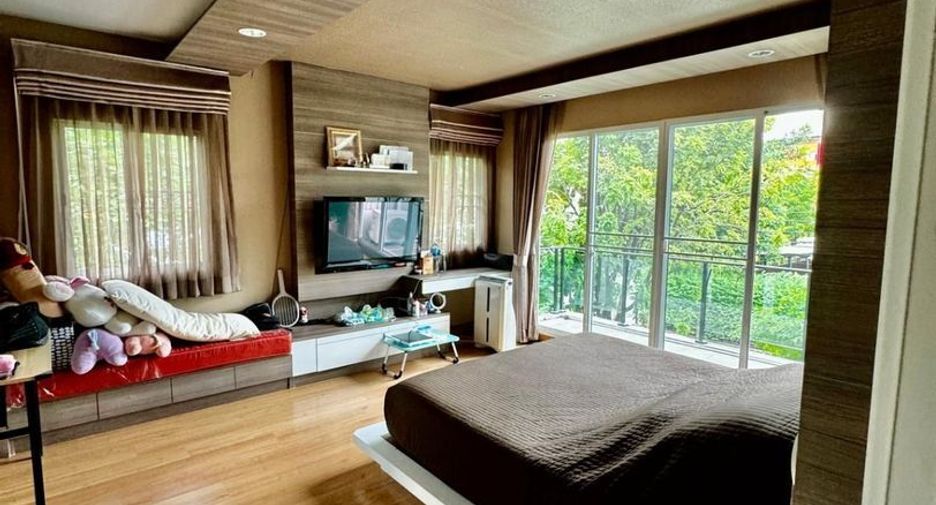 For sale 3 bedrooms house in Suan Luang, Bangkok