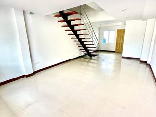 For sale 2 bedrooms townhouse in Mueang Chiang Mai, Chiang Mai