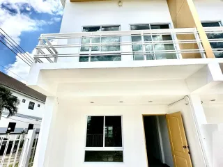 For sale 2 bedrooms townhouse in Mueang Chiang Mai, Chiang Mai