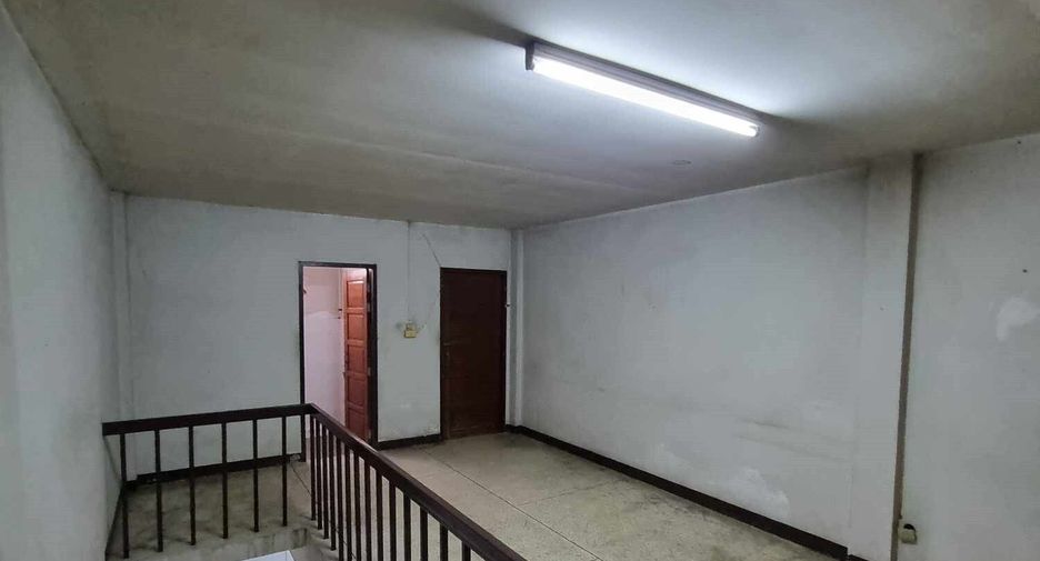 For rent 3 bedrooms townhouse in Mueang Chiang Mai, Chiang Mai