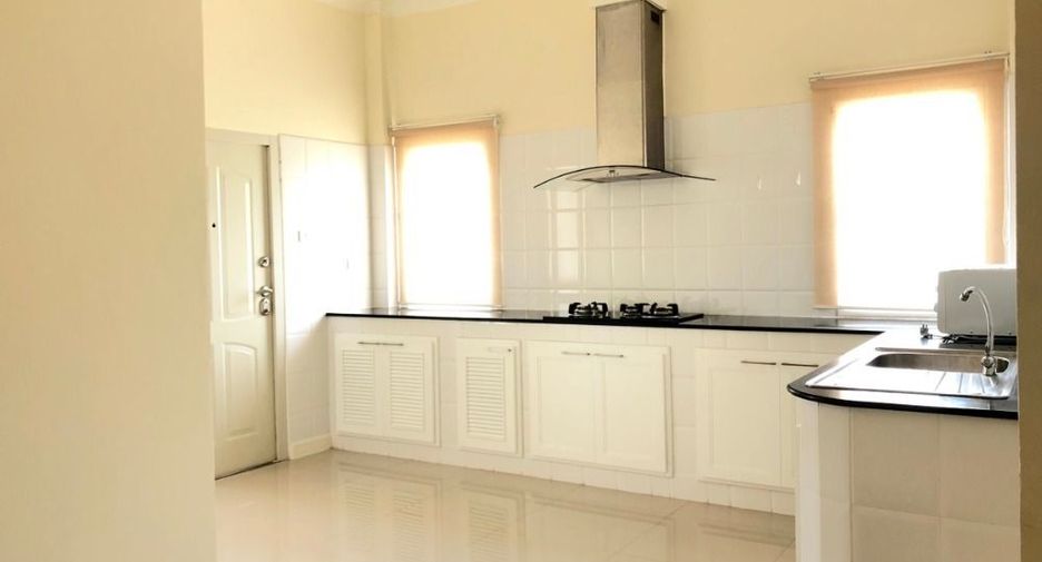 À louer 5 chambres maison à Bang Lamung, Chonburi