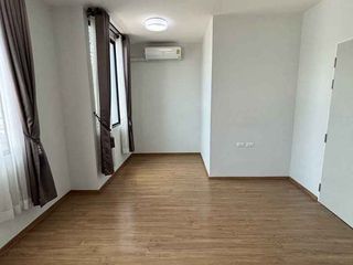 For sale 3 bedrooms townhouse in Saphan Sung, Bangkok