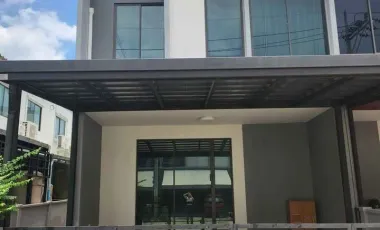 出售 3 卧室 联排别墅 在 Saphan Sung, 曼谷