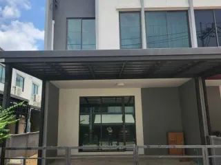 For sale 3 bedrooms townhouse in Saphan Sung, Bangkok