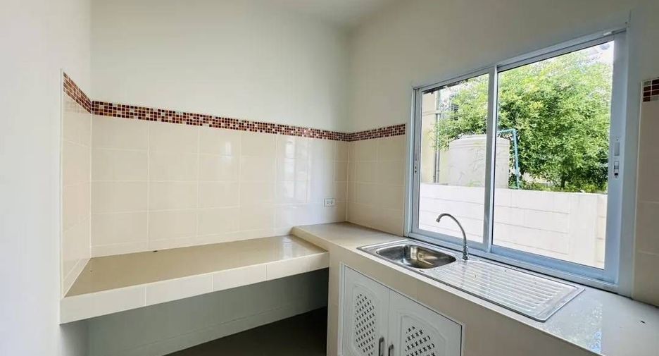 For sale 5 bedrooms house in Saraphi, Chiang Mai