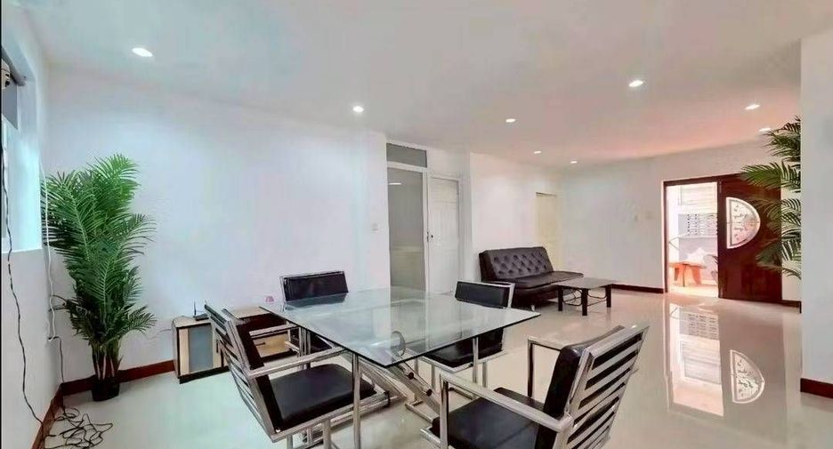 For rent 4 bedrooms house in Bang Lamung, Chonburi