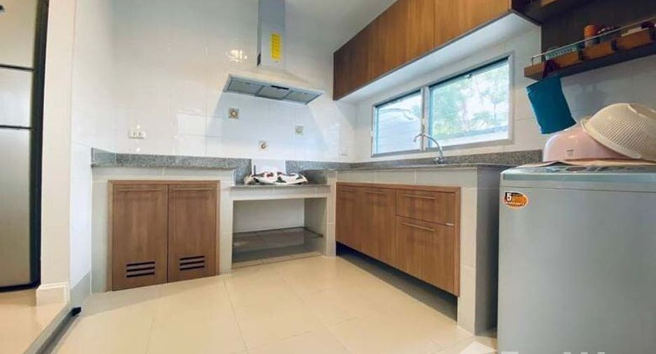 For sale 4 bedrooms house in Mueang Chiang Mai, Chiang Mai