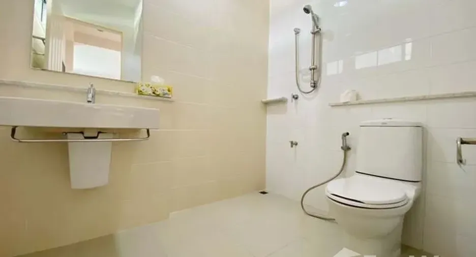 For sale 4 bedrooms house in Mueang Chiang Mai, Chiang Mai