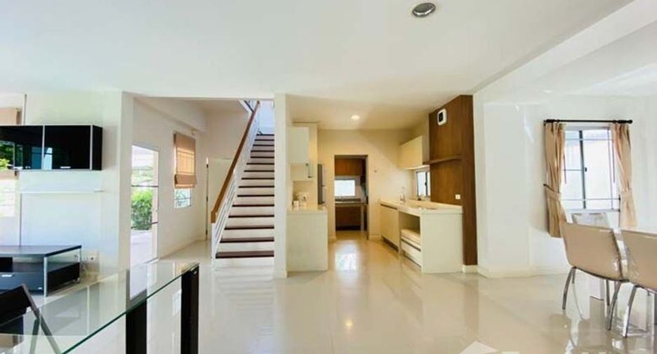 For sale 4 bedrooms house in Mueang Chiang Mai, Chiang Mai