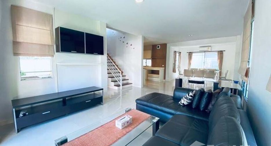 For sale 4 bedrooms house in Mueang Chiang Mai, Chiang Mai