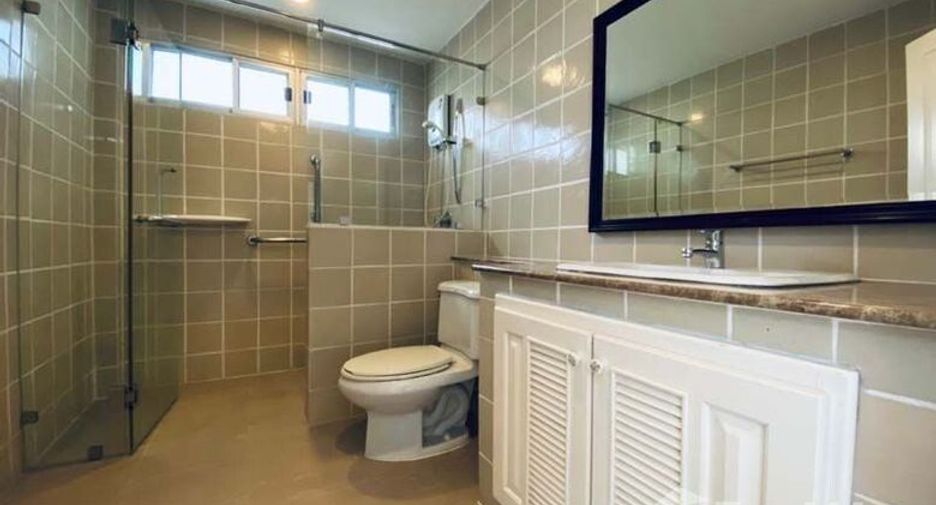 For sale 4 bedrooms house in Mueang Chiang Mai, Chiang Mai