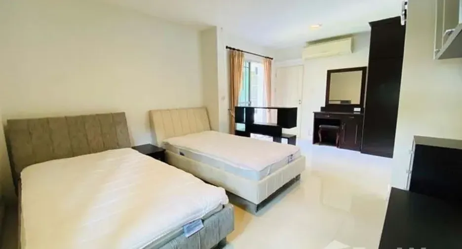 For sale 4 bedrooms house in Mueang Chiang Mai, Chiang Mai