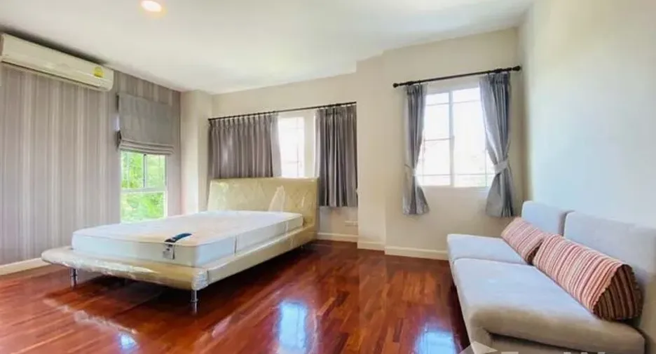 For sale 4 bedrooms house in Mueang Chiang Mai, Chiang Mai