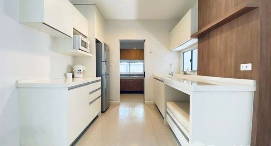 For sale 4 bedrooms house in Mueang Chiang Mai, Chiang Mai