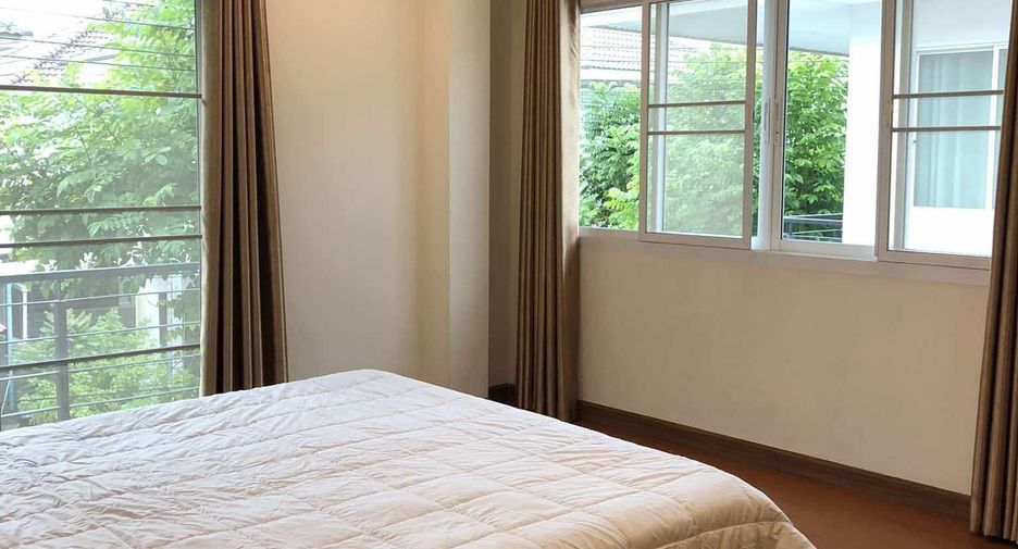 For rent 3 bedrooms house in San Kamphaeng, Chiang Mai