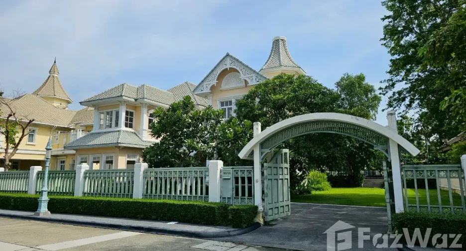 For sale 4 bedrooms house in Lat Phrao, Bangkok