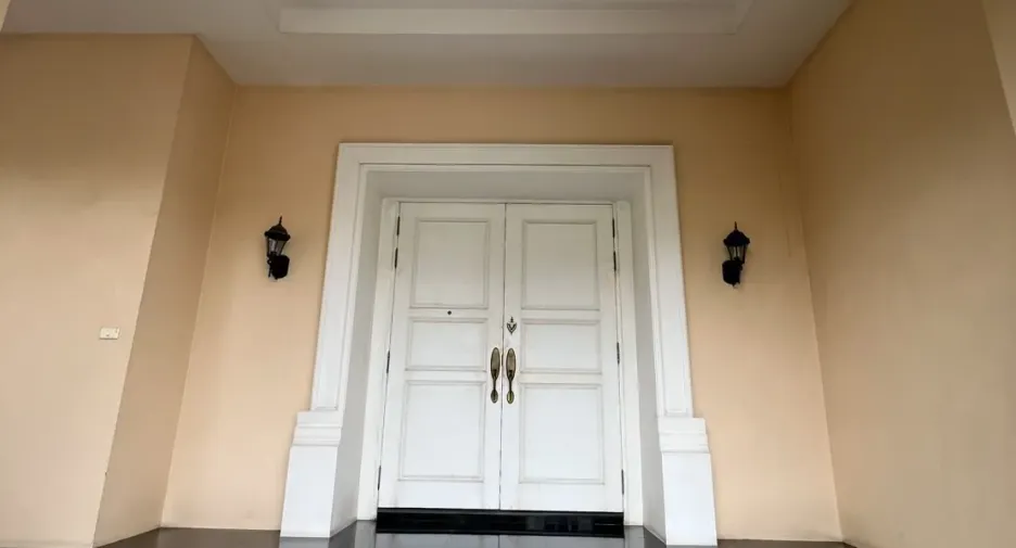 For sale 4 bedrooms house in Lat Phrao, Bangkok