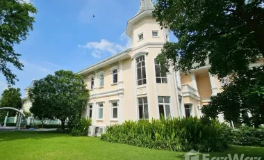 Casa en venta de 4 habitaciones en Lat Phrao, Bangkok