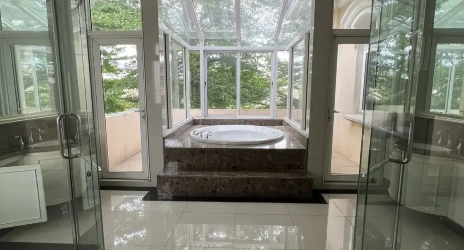 For sale 4 bedrooms house in Lat Phrao, Bangkok
