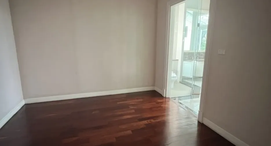 For sale 4 bedrooms house in Lat Phrao, Bangkok