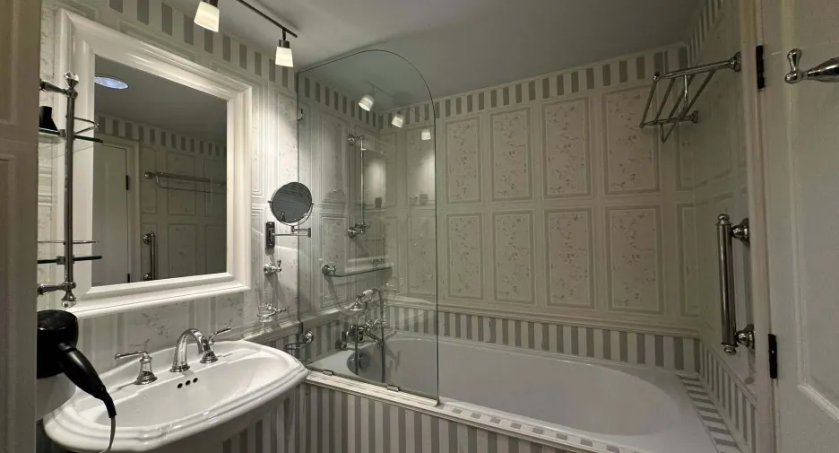 For sale and for rent 2 bedrooms condo in Khlong Toei, Bangkok