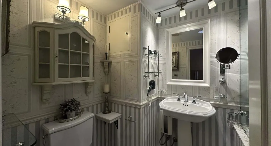 For sale and for rent 2 bedrooms condo in Khlong Toei, Bangkok