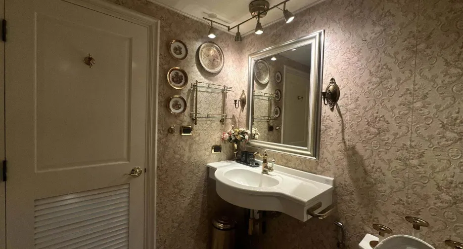 For sale and for rent 2 bedrooms condo in Khlong Toei, Bangkok