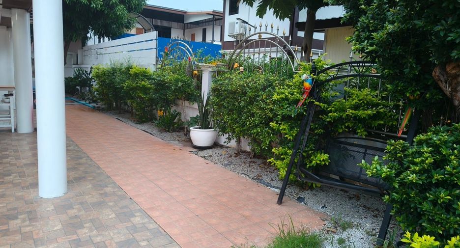 For sale and for rent 4 bedrooms villa in Bang Lamung, Chonburi