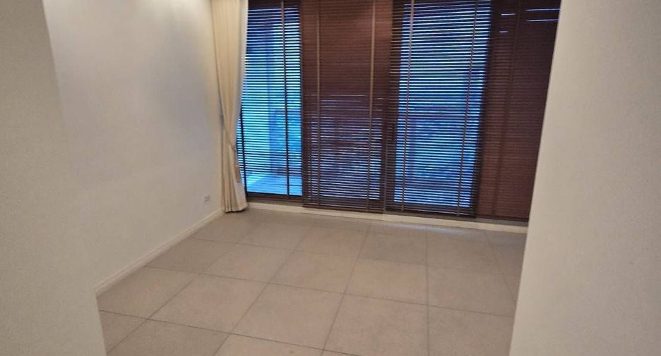 For sale 2 ベッドルーム condo in Sathon, Bangkok