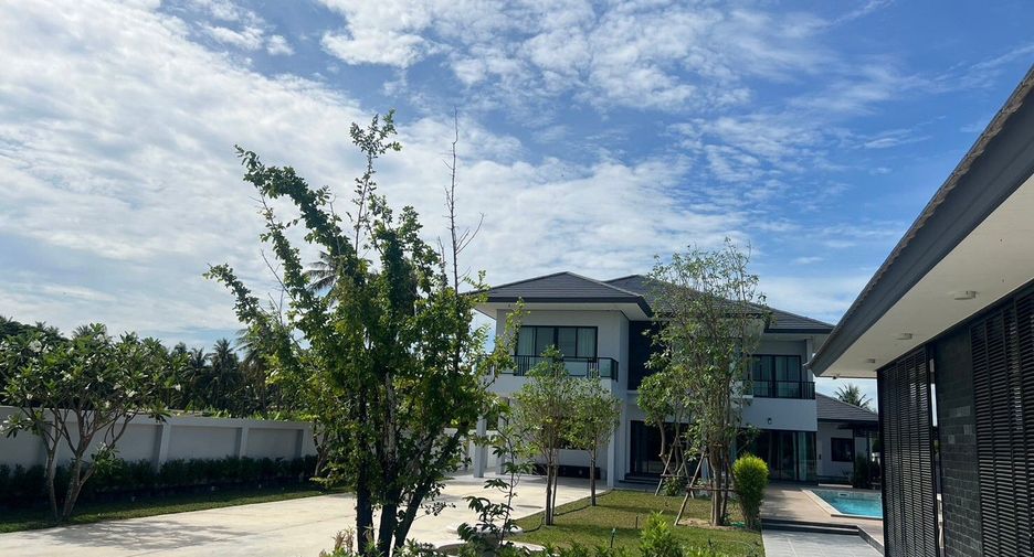 For sale 7 bedrooms villa in Cha Am, Phetchaburi