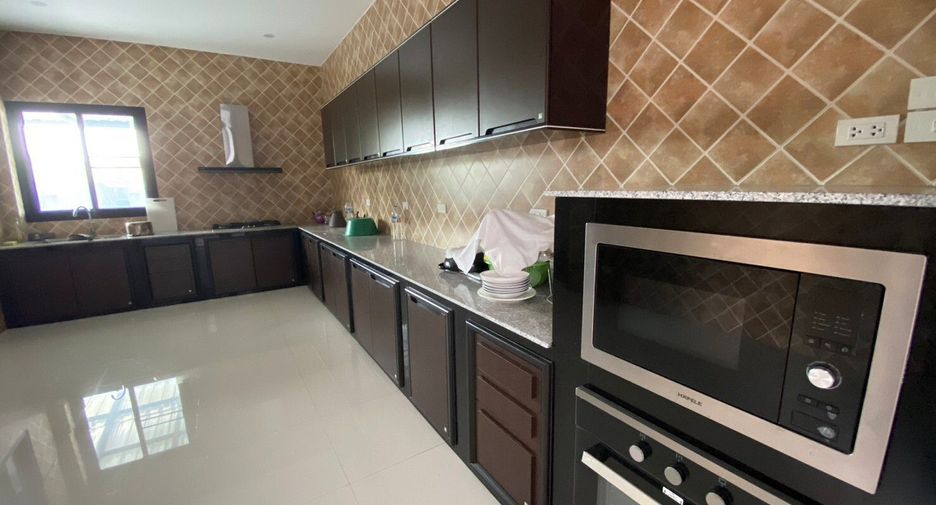 For sale 7 bedrooms villa in Cha Am, Phetchaburi