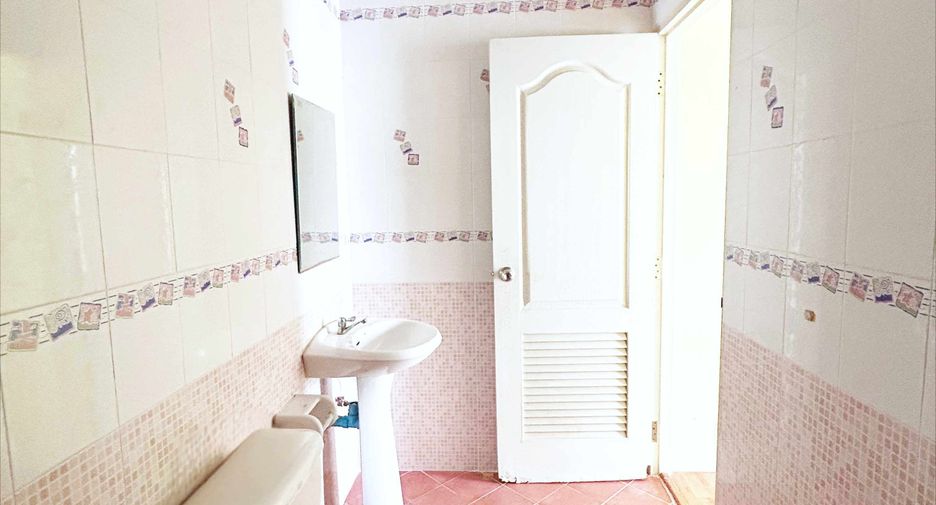 For sale 3 bedrooms townhouse in Prawet, Bangkok