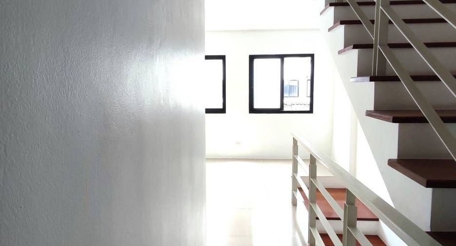 For sale 3 bedrooms townhouse in Prawet, Bangkok