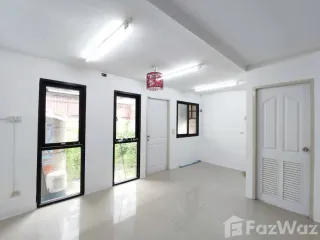 À vendre 3 chambres maison de ville à Prawet, Bangkok