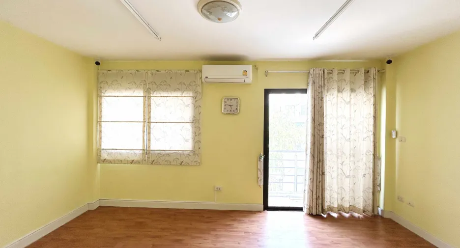 For sale 3 bedrooms townhouse in Prawet, Bangkok