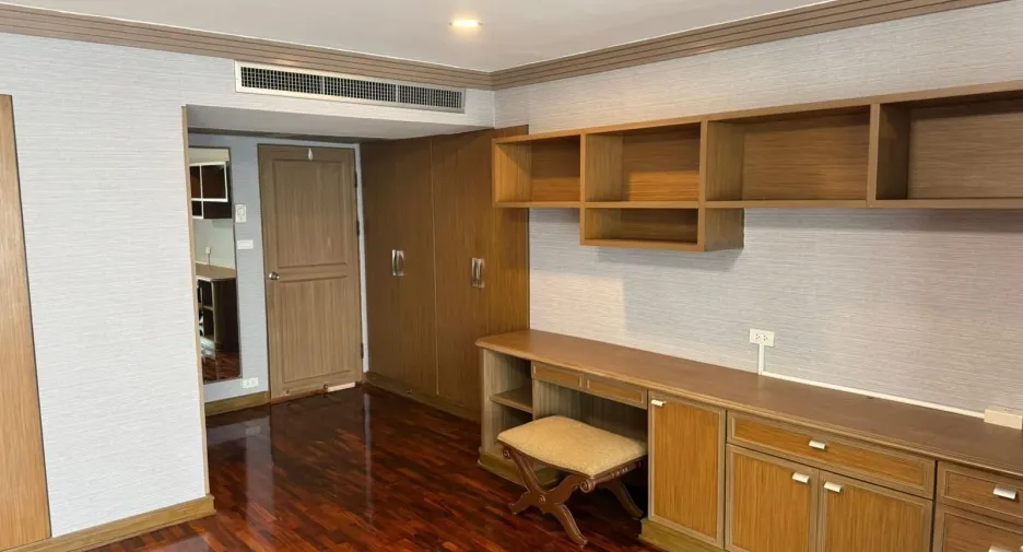 For sale and for rent 3 bedrooms condo in Khlong Toei, Bangkok