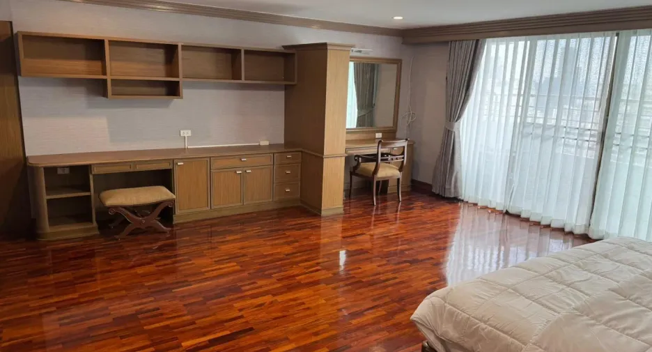 For sale and for rent 3 bedrooms condo in Khlong Toei, Bangkok