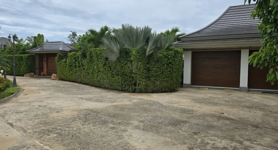 For sale 4 bedrooms villa in Pran Buri, Prachuap Khiri Khan