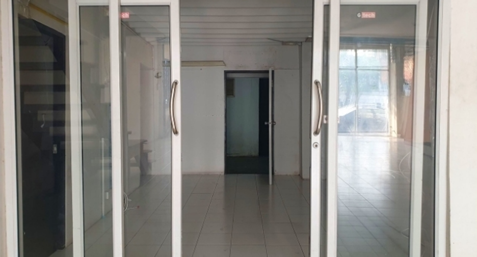 For sale retail Space in Khan Na Yao, Bangkok