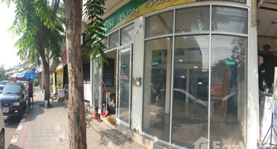 For sale retail Space in Khan Na Yao, Bangkok