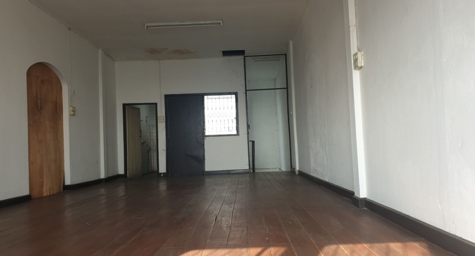 For sale retail Space in Khan Na Yao, Bangkok