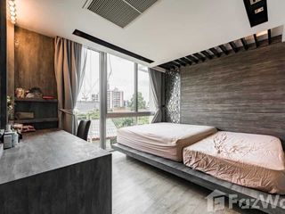 For sale 4 bedrooms townhouse in Yan Nawa, Bangkok