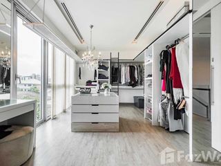 For sale 4 bedrooms townhouse in Yan Nawa, Bangkok
