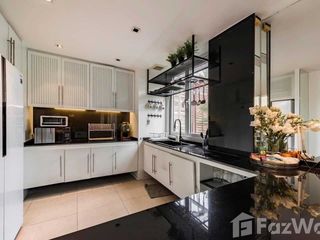 For sale 4 bedrooms townhouse in Yan Nawa, Bangkok