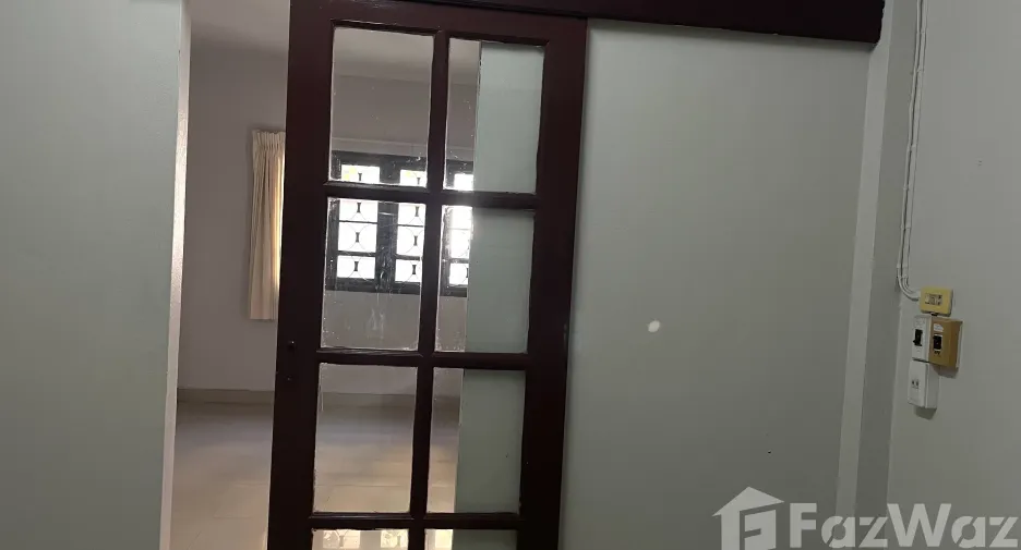 Casa adosada en alquiler de 3 habitaciones en Khlong Luang, Pathum Thani