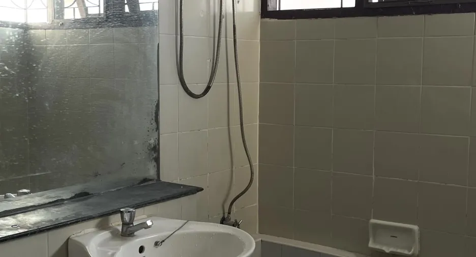 Casa adosada en alquiler de 3 habitaciones en Khlong Luang, Pathum Thani