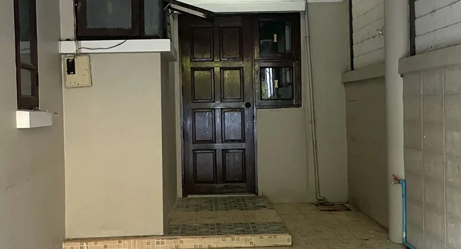 Casa adosada en alquiler de 3 habitaciones en Khlong Luang, Pathum Thani